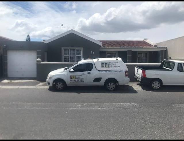 5 BEDROOM HOUSE FOR SALE IN PELIKAN PARK